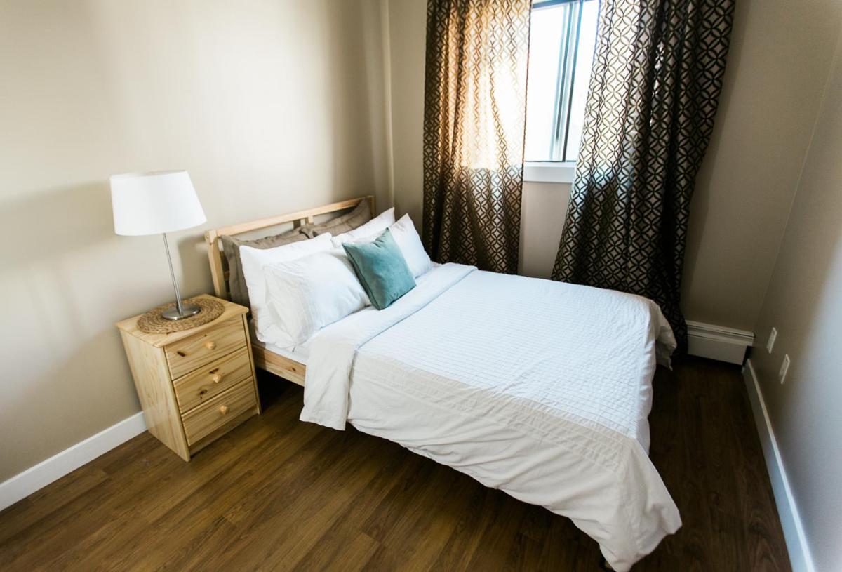 Cozy 2-Bedroom Condo Near Downtown, With Laundry, Parking, Balcony YYC Esterno foto
