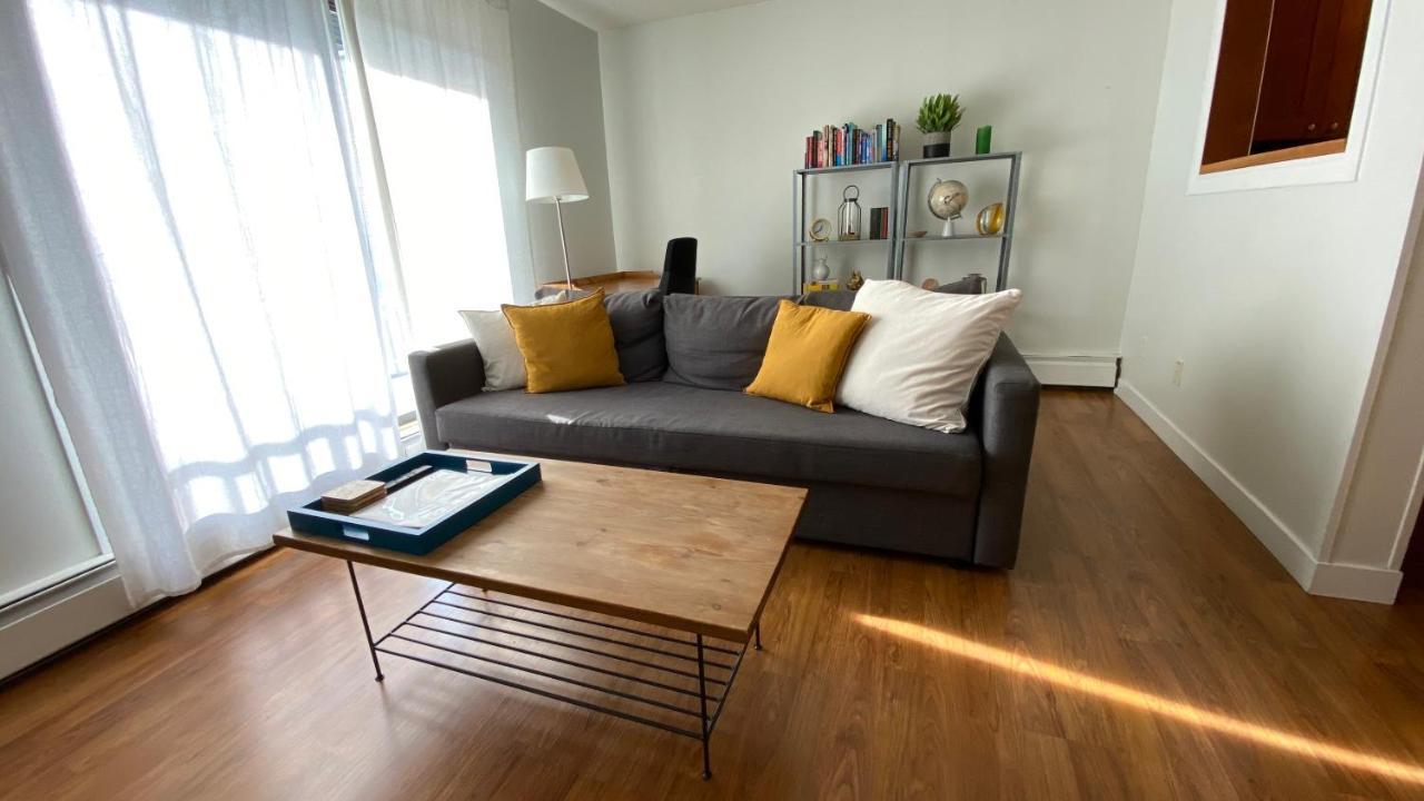 Cozy 2-Bedroom Condo Near Downtown, With Laundry, Parking, Balcony YYC Esterno foto